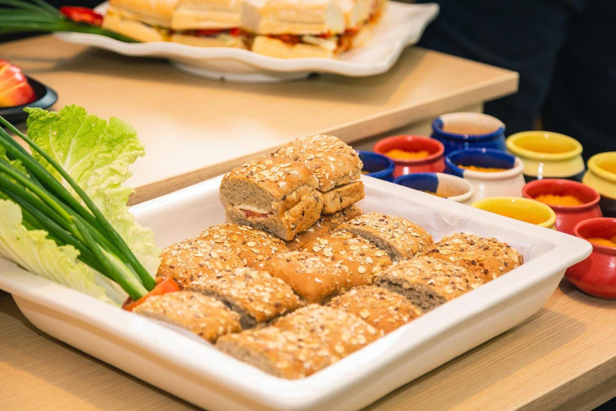 Holiday Inn Express Greater Noida Knowledge Park By Ihg Exteriör bild