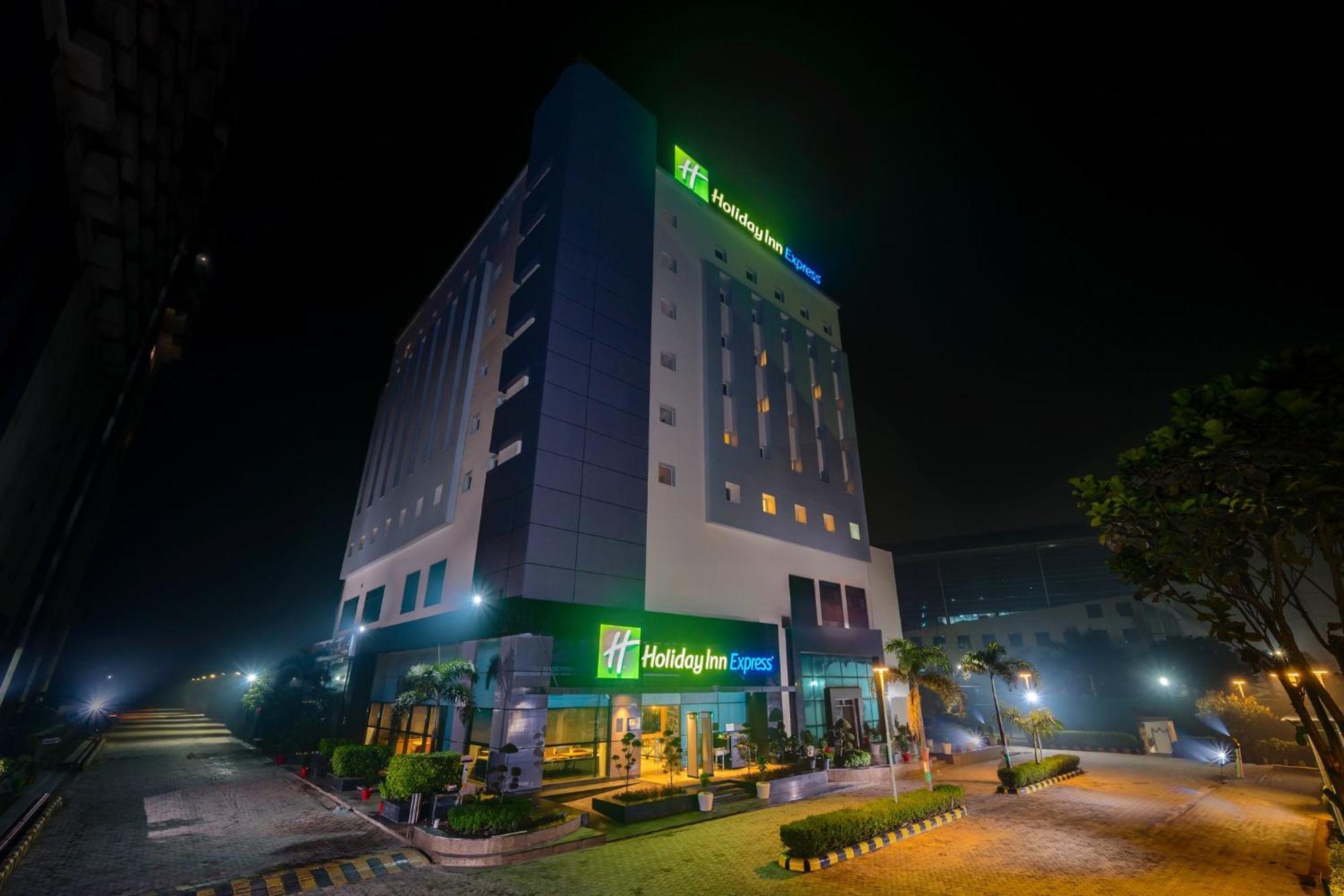 Holiday Inn Express Greater Noida Knowledge Park By Ihg Exteriör bild